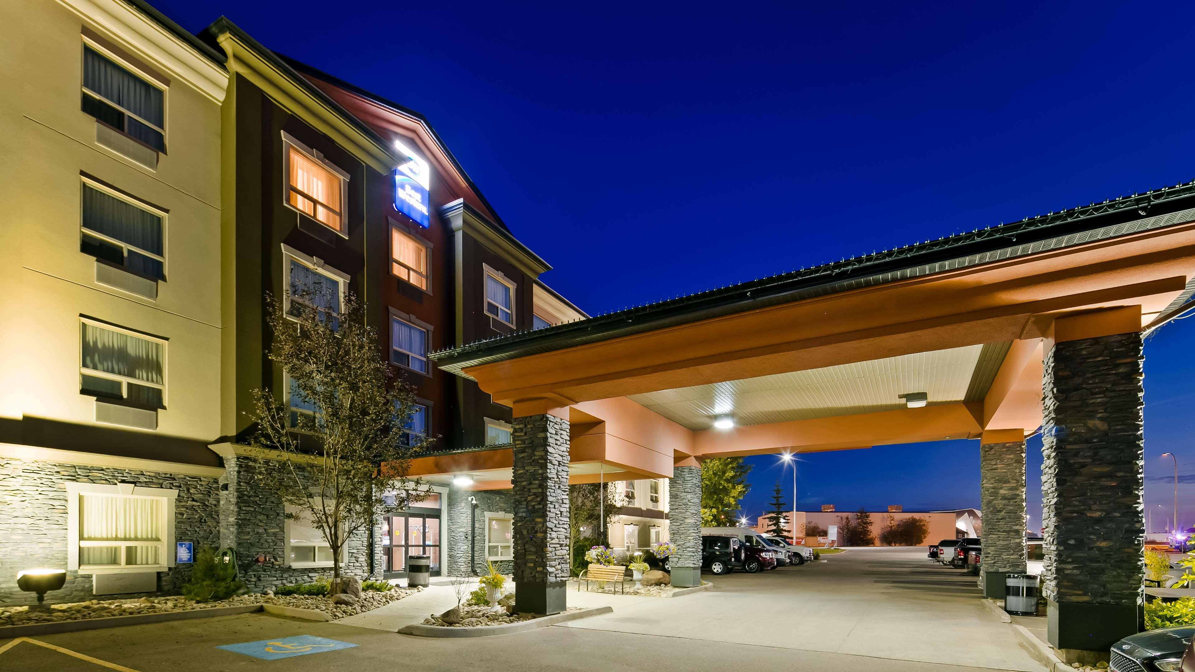 Best Western Bonnyville Inn & Suites Exterior photo